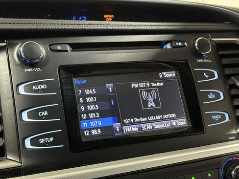 Used 2015 Toyota Highlander LE image 14