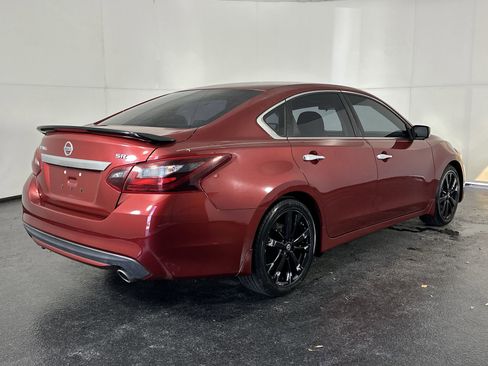 Used 2017 Nissan Altima 2.5 SR w/ Midnight Edition Package image 11
