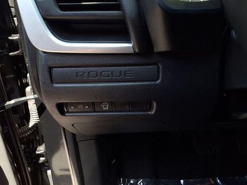 Used 2024 Nissan Rogue S FWD image 14