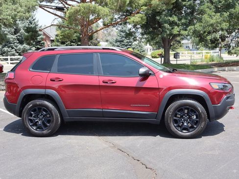 Used 2020 Jeep Cherokee Trailhawk w/ Comfort/Convenience Group AWD/4WD image 3