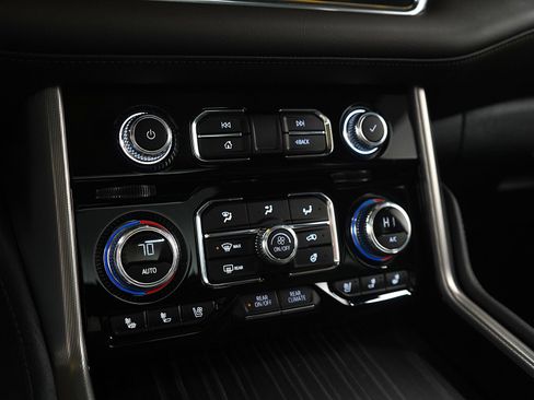 Used 2023 GMC Yukon XL Denali image 27