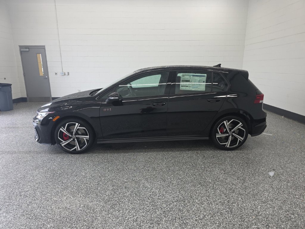 New 2026 Volkswagen GTI SE FWD image 2