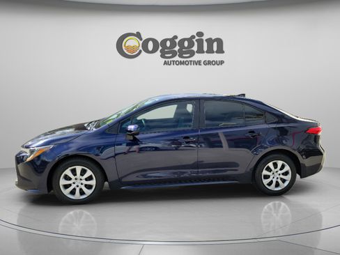 Used 2023 Toyota Corolla LE FWD image 2