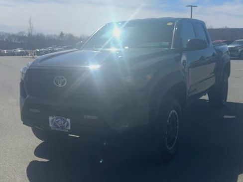 Used 2024 Toyota Tacoma TRD Off-Road AWD/4WD image 4