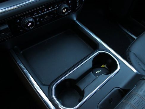 Used 2024 Chevrolet Silverado 2500 High Country w/ High Country Premium Package image 27