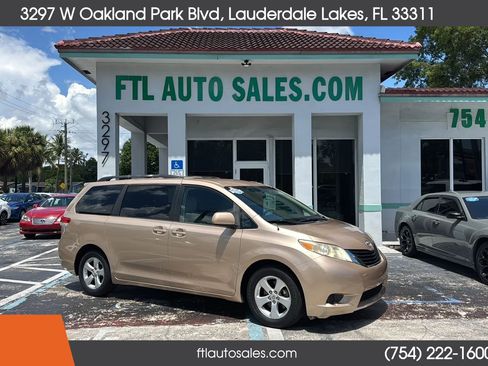 Used 2012 Toyota Sienna LE FWD image 12
