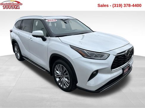 Used 2024 Toyota Highlander Platinum image 9
