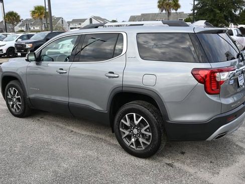 Used 2023 GMC Acadia SLE w/ Driver Convenience Package image 3