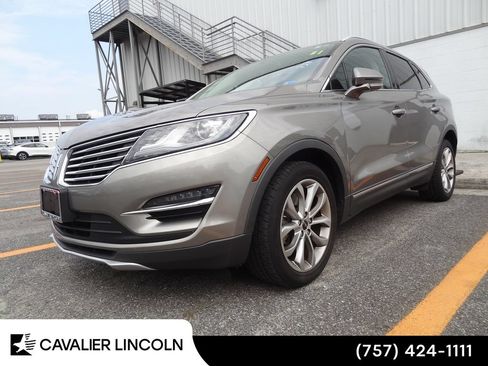 Used 2017 Lincoln MKC Select w/ Select Plus Package FWD image 9