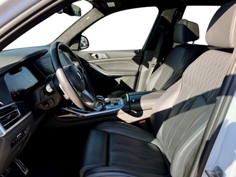 Used 2022 BMW X7 M50i image 10