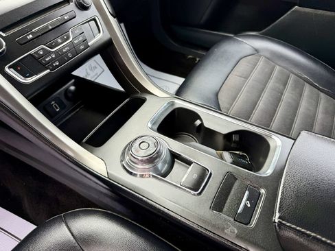 Used 2017 Ford Fusion SE w/ Equipment Group 201A FWD image 14