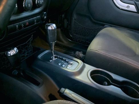 Used 2017 Jeep Wrangler Sahara w/ Connectivity Group image 13