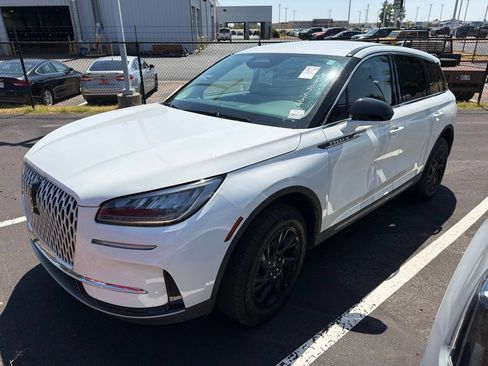 Used 2025 Lincoln Corsair FWD image 8