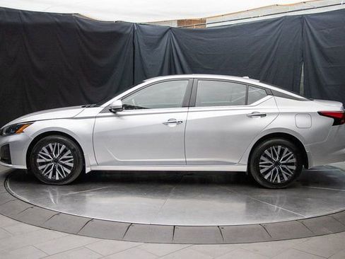 Used 2025 Nissan Altima 2.5 S FWD image 10