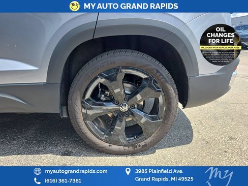 Used 2025 Volkswagen Taos SEL w/ Black Wheel Plus Package AWD/4WD image 30