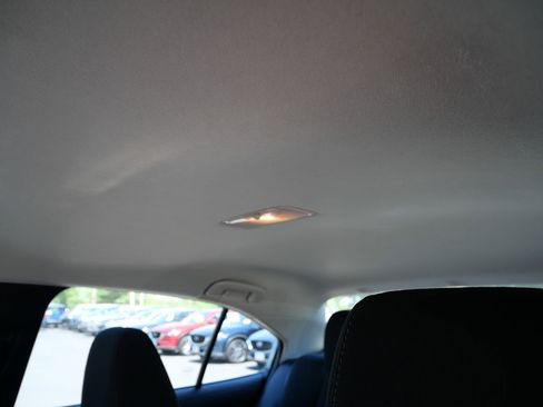 Used 2022 Toyota Corolla LE FWD image 12