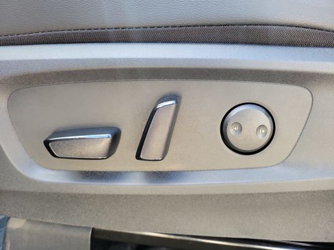 Certified 2025 Nissan Pathfinder SL FWD image 16