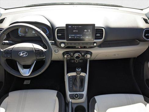 New 2025 Hyundai Venue SEL image 18
