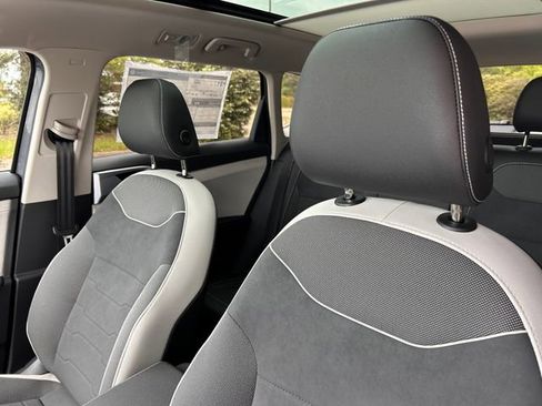 New 2026 Volkswagen Taos SE FWD image 10