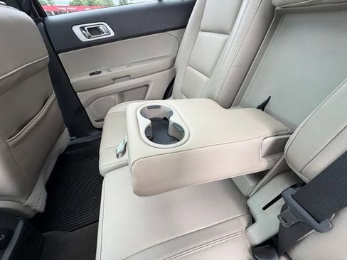 Used 2015 Ford Explorer Limited w/ Equipment Group 301A AWD/4WD image 18