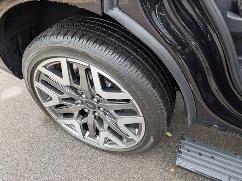 Certified 2025 Ford Expedition Platinum w/ Platinum Ultimate Package AWD/4WD image 38