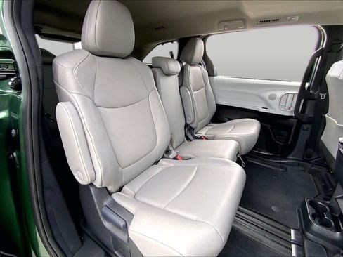 Certified 2026 Toyota Sienna XLE FWD image 19