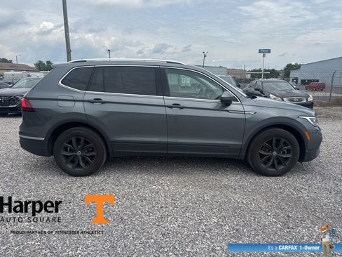 Used 2024 Volkswagen Tiguan SE w/ Panoramic Sunroof Package FWD image 6