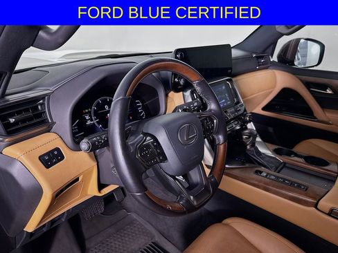 Used 2022 Lexus LX 600 4WD w/ Luxury Package image 9