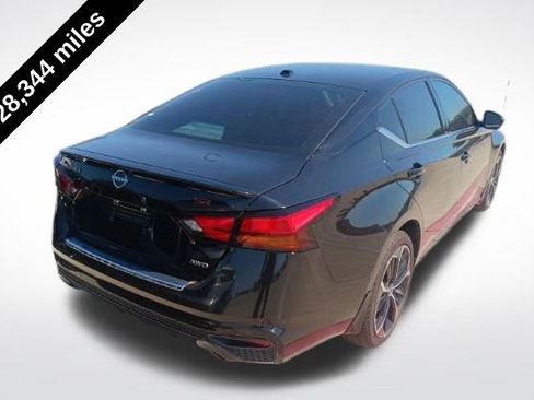 Used 2023 Nissan Altima 2.5 SR AWD/4WD image 2