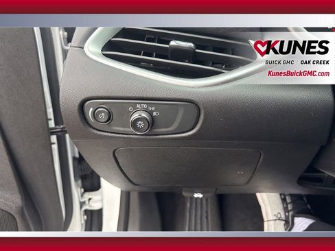 Used 2023 Chevrolet Malibu LT image 17