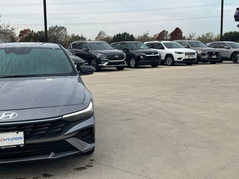 Certified 2025 Hyundai Elantra Sport image 3