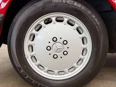 Used 1987 Mercedes-Benz 560 SL image 6