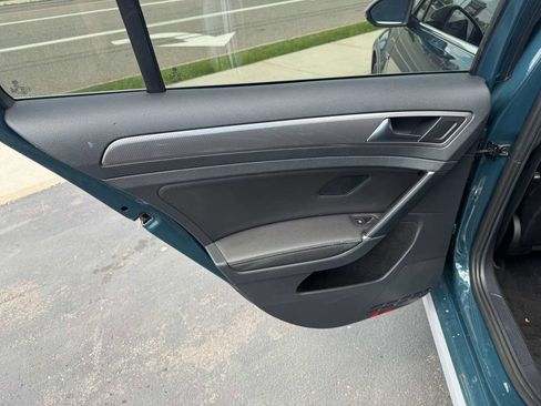 Used 2019 Volkswagen Golf Alltrack S AWD/4WD image 16