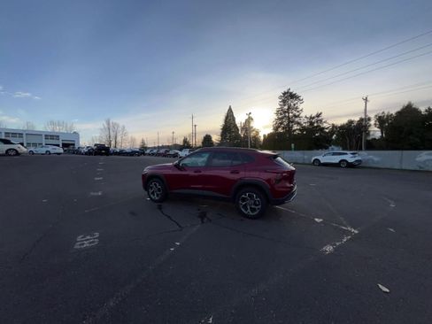 Used 2025 Chevrolet Trax LT image 16