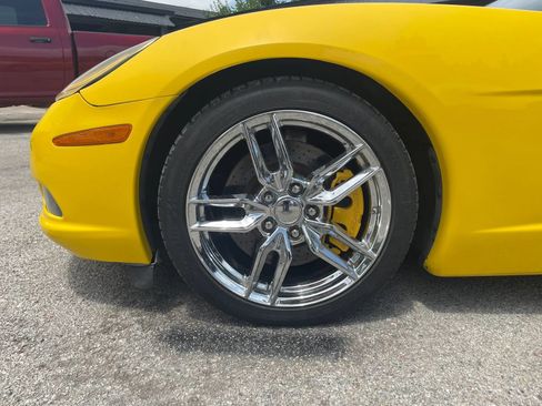 Used 2006 Chevrolet Corvette Coupe w/ Preferred Equipment Group RWD image 25