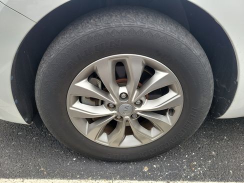 Used 2020 Kia Sedona L image 5