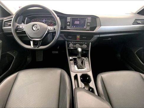 Used 2019 Volkswagen Jetta SE w/ Cold Weather Package FWD image 12