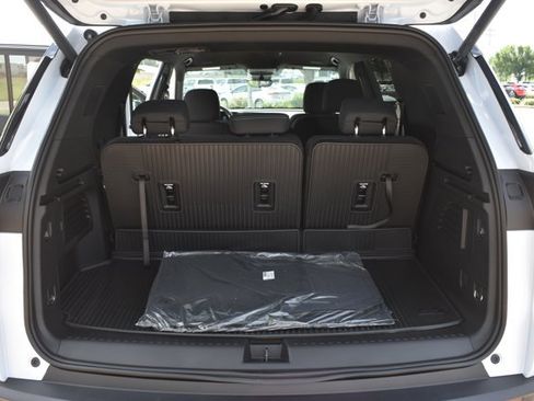 New 2026 Chevrolet Traverse LT w/ Midnight/Sport Edition FWD image 18