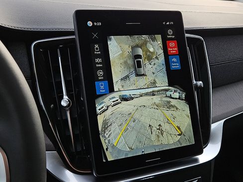 New 2026 Volvo XC90 B6 Ultra w/ Protection Package Premier AWD/4WD image 17