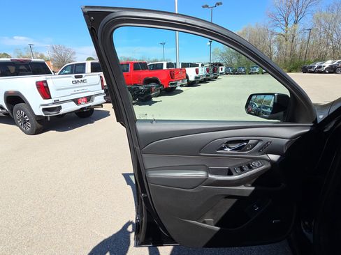 Used 2021 Chevrolet Traverse Premier w/ Redline Edition image 12