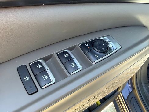 Used 2026 Kia Carnival FWD image 12