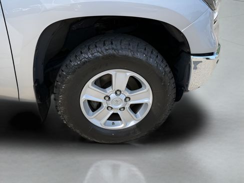 Used 2020 Toyota Tundra SR5 w/ SR5 Convenience Package AWD/4WD image 30