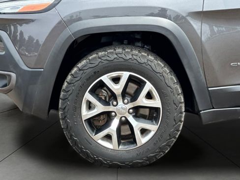 Used 2015 Jeep Cherokee Trailhawk AWD/4WD image 30