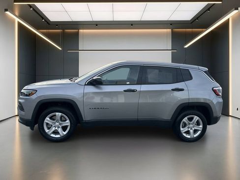 Used 2024 Jeep Compass Sport AWD/4WD image 2
