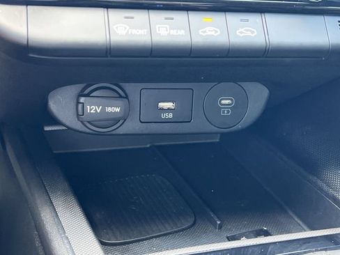 Certified 2025 Hyundai Elantra SEL FWD image 23