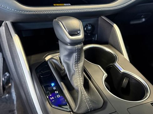 Certified 2025 Toyota Highlander XLE image 30