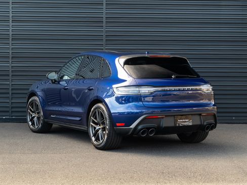 Certified 2023 Porsche Macan Turbo image 3