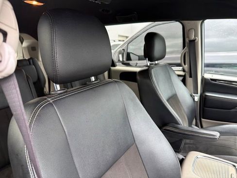 Used 2020 Dodge Grand Caravan SXT FWD image 28