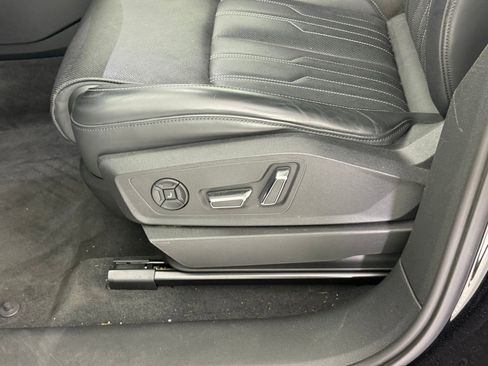 Used 2021 Audi e-tron Prestige w/ Prestige Package image 14