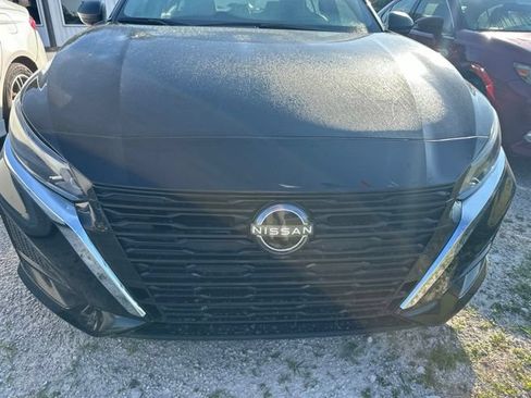 Used 2024 Nissan Altima 2.5 SV FWD image 14